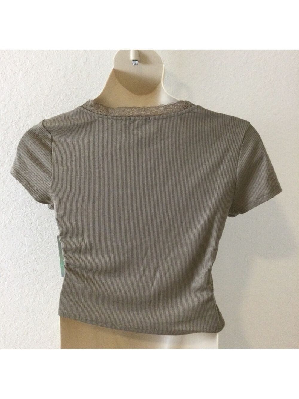 Derek Heart cocoa cropped tee with white lace trim inset Woman’s XL - Picture 3 of 9